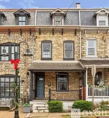 Main picture of 103 Ford St