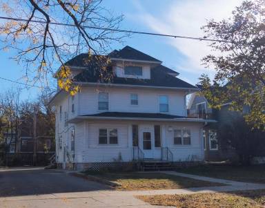 Main picture of 818 Center St W