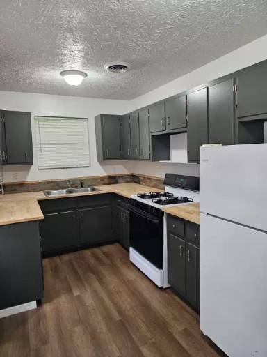 Main picture of 155 Midway Dr