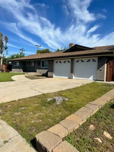 Main picture of 542 Oakridge Dr