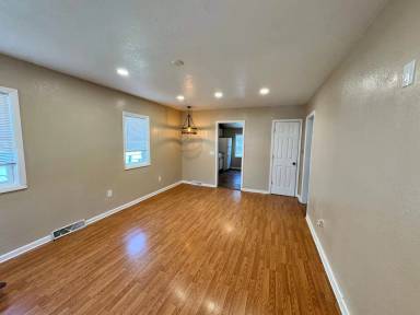 Main picture of 301 S Thornwood Ave