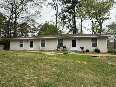 Main picture of 207 Lawrence Rd