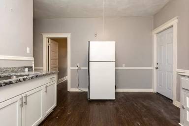 Main picture of 2000 Hubbard St