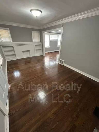 Main picture of 5446 Charlotte St