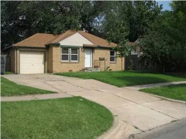 Main picture of 842 S Christine St