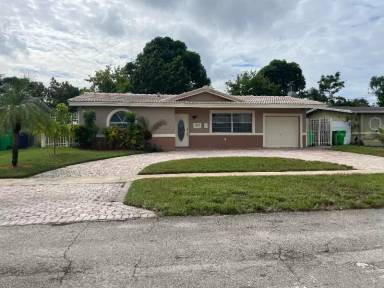 Main picture of 7020 NW 24th Ct