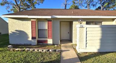 Main picture of 136 Pine Island Cir