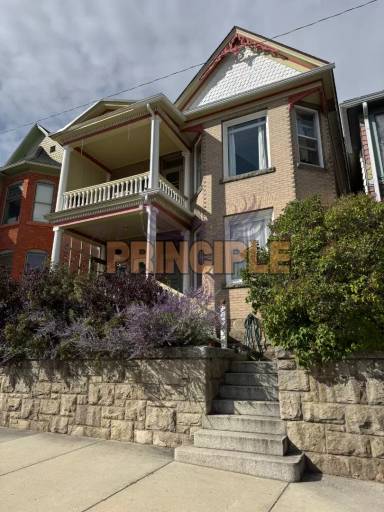 Main picture of 805 W Galena St