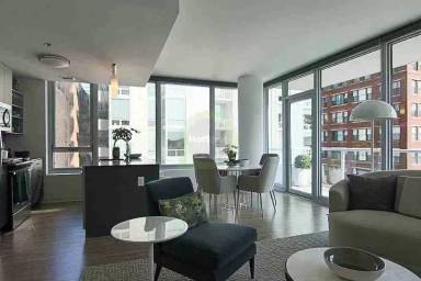 Main picture of 710 S Wells St