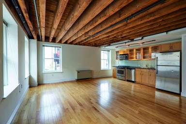 Main picture of 225 Front St