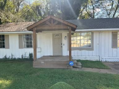 Main picture of 3815 Ridgecrest Cir SW