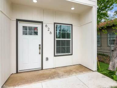 Main picture of 626 Iowa St