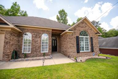 Main picture of 3008 Thornberry Cir