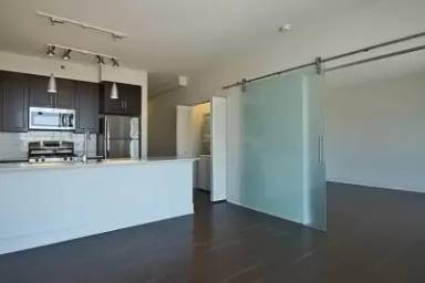 Main picture of 1441 N Halsted St