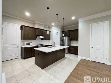 Main picture of 5235 Petty St