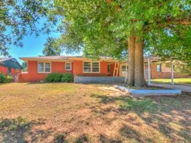 Main picture of 724 General Senter Dr