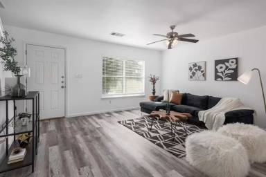 Main picture of 10732 Marshitahs Way