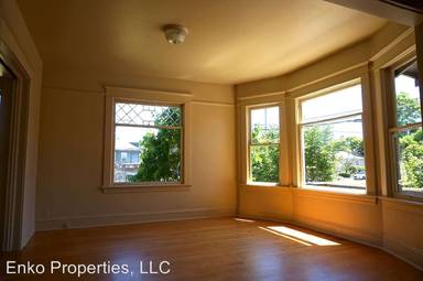 Main picture of 2425 NE Alberta St