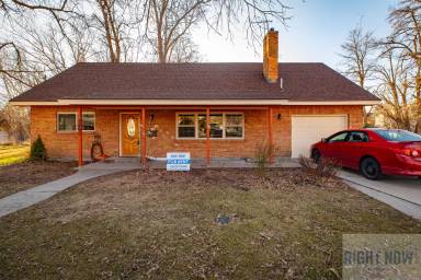 Main picture of 2460 W Menlo Dr