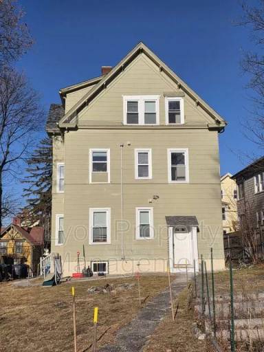 Main picture of 15 Woodbine St