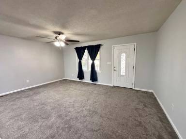 Main picture of 5813 Oak St