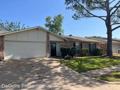 Main picture of 909 Forest Glen Dr