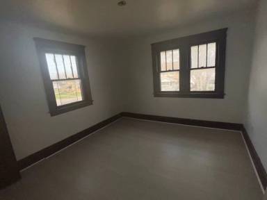 Main picture of 1055 W 12th St