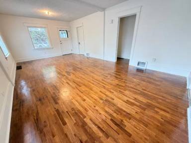 Main picture of 840 Martin St