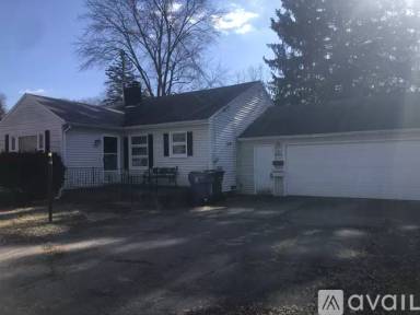 Main picture of 918 Parchmount Ave