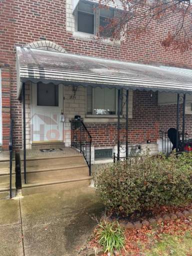 Main picture of 831 Crescent Dr