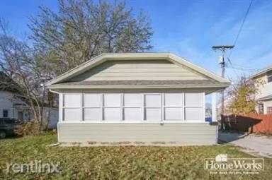 Main picture of 923-933 S Logan St