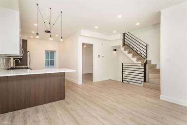 Main picture of 13 Sewall St
