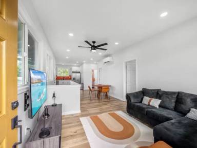 Main picture of 1576 California Ave