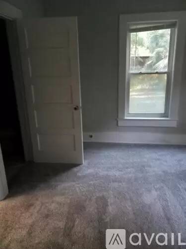 Main picture of 105 W Cedar St