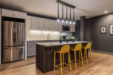 Main picture of Luna On Pine