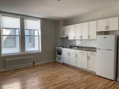 Main picture of 215 E Broadway