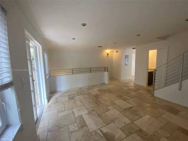 Main picture of 261 Navarre Ave