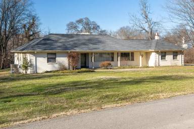 Main picture of 1030 Grassland Ln