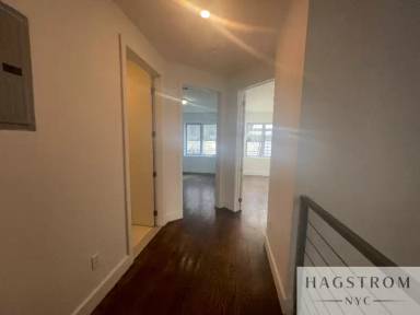 Main picture of 1752 Dean St