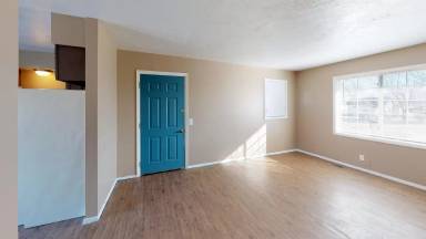 Main picture of 1324 E 5th St