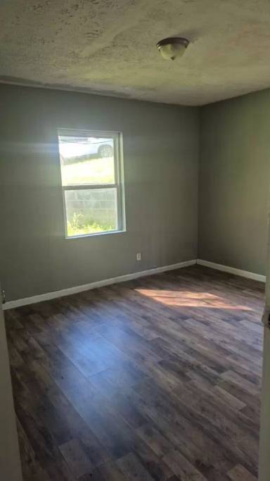 Main picture of 303 W Thomas Ct