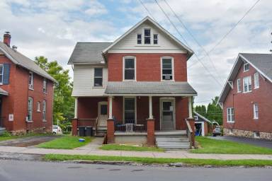 Main picture of 124 N Fairview St