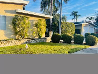 Main picture of 1215 W Diamond St