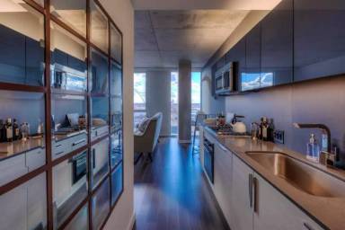 Main picture of 652 W Division St