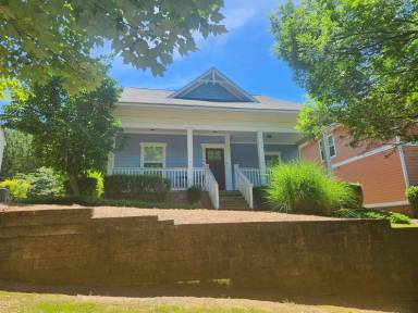 Main picture of 2120 Lakeside Dr