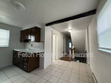 Main picture of 738 E King St