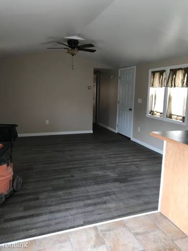 Main picture of 28 1/2 Sand St