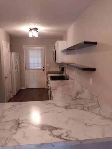 Main picture of 1700 Lone Oak Rd