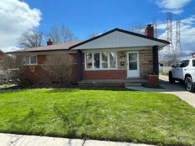 Main picture of 26537 Newport Ave