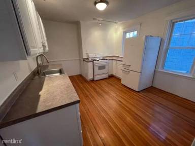 Main picture of 828 Centre St